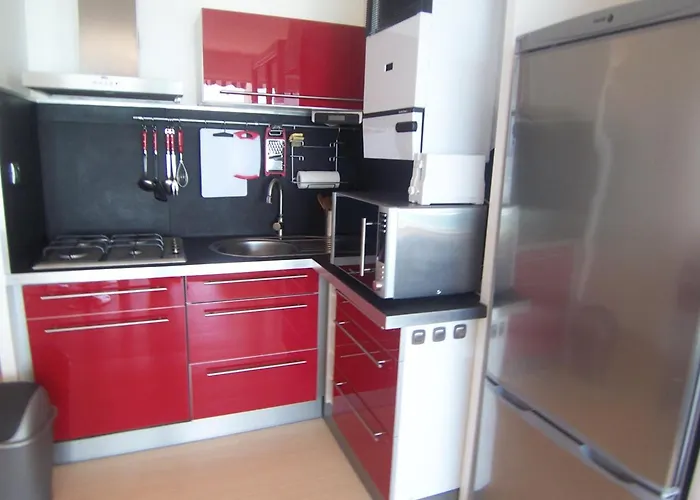 Face Avec Balcon, Proche Commerces Et - Fr-1-197-164 レ・サ​​ーブル・ドロンヌ