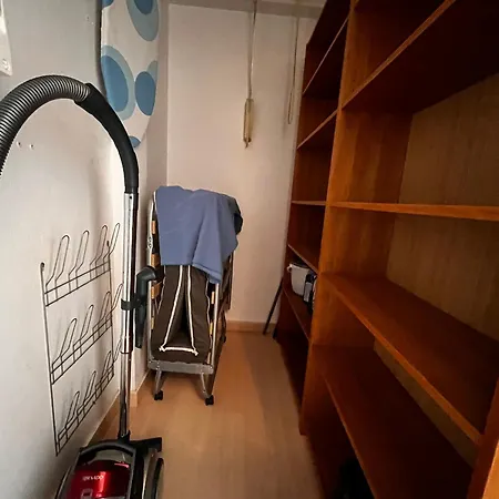 Apartment Face Avec Balcon, Proche Commerces Et - Fr-1-197-164 *